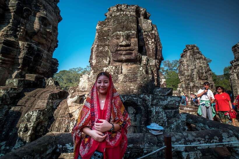 Private Angkor Sunrise, Guide Breakfast and Tuktuk included - Angkor Wat in the dark: the eastern entrance and the bas-relief corridor