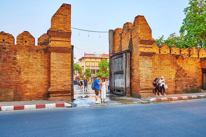 Private Chiang Mai Old City Half Day Tuk Tuk Tour - Stop 3: Three Kings Monument and the story you can see from the square