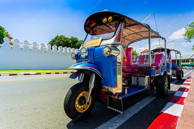 Private Chiang Mai Old City Half Day Tuk Tuk Tour - Stop 1: Tha Phae Gate and the moat-and-gates first lesson