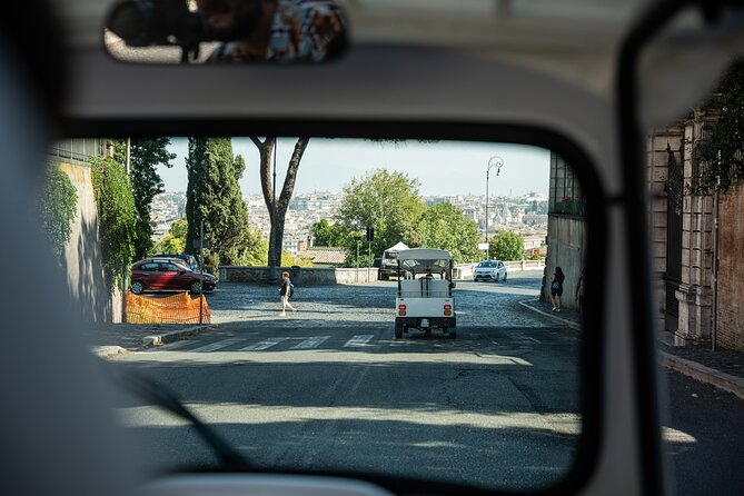 Private Electric Tuktuk Tour of Rome with Prosecco and Pickup - The big idea: see Rome without turning it into a walking test