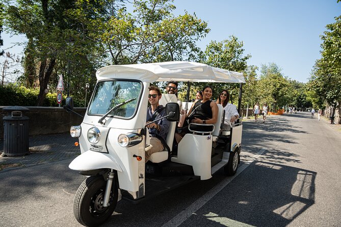 Private Electric Tuktuk Tour of Rome with Prosecco and Pickup - Via Veneto and Quirinale Palace: the Rome of photos, politics, and elegant streets