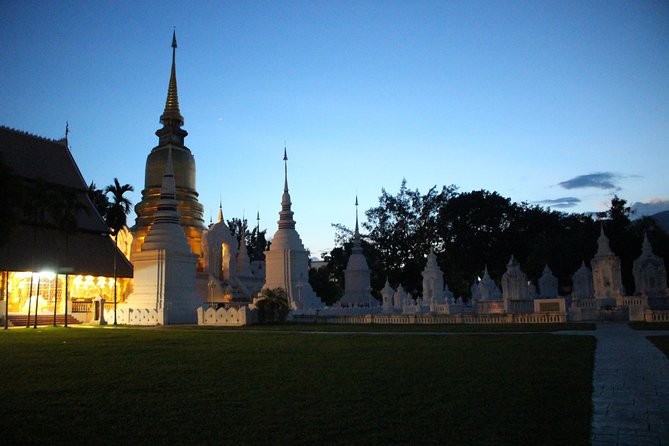 Private Evening! Crisscross Chiang Mai's Night by the classic Tuk Tuk - The 6:00–8:30 pm rhythm: how the evening flows