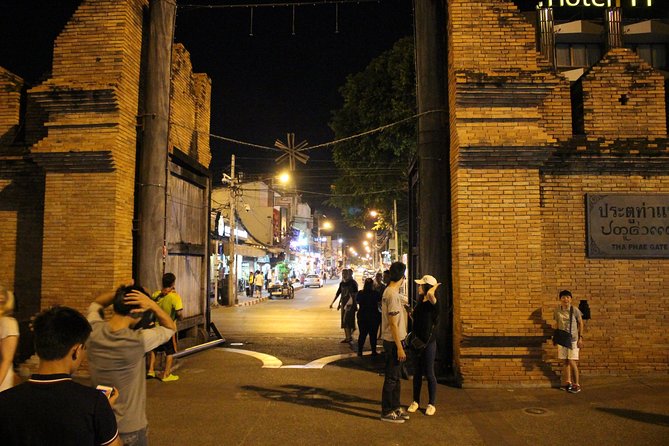 Private Evening! Crisscross Chiang Mai's Night by the classic Tuk Tuk - Stop 1: Wat Suan Dok at night (about 20 minutes)