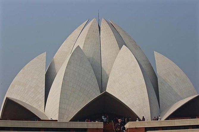 Private Full-Day Tour visit Old and New Delhi with Rickshaw Ride - Jama Masjid: Shah Jahan’s scale and the courtyard effect