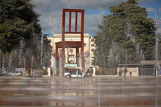 Private Guided Geneva 1 Hour TukTuk City Tour - The eTukTuk experience: comfort, small-group flow, and weather protection
