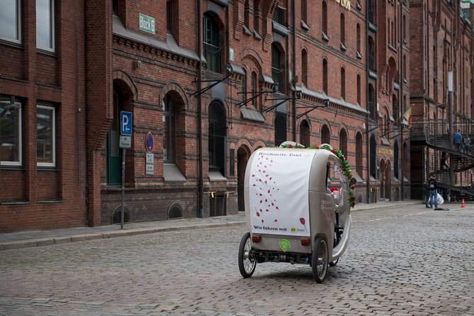 Private Hamburg rickshaw tour for 2 people - Start at Rathausmarkt, then let the route do the heavy lifting