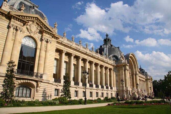 Private Highlights of Paris Tuk-Tuk Experience - Notre-Dame and the visible clue of restoration after 2019