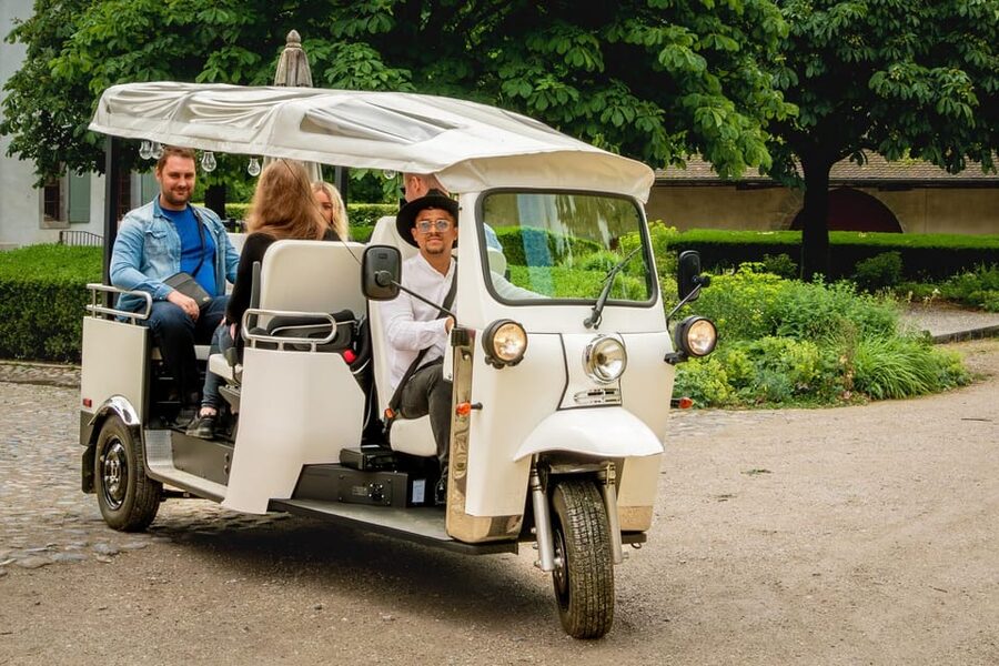 Private Highlights Top Places Tour Electric TukTuk 1h15 - Meeting points and the ride start: getting rolling without stress