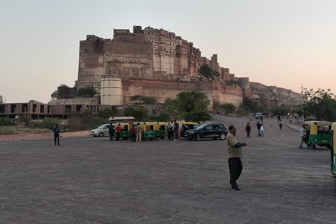 Private Jodhpur Full Day City Sightseeing Tour By Tuk Tuk - How a private tuk-tuk makes Jodhpur easier to manage