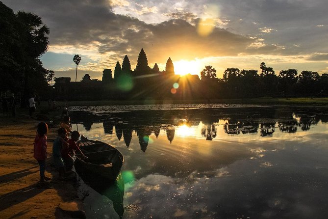 Private one-day tuktuk 'small tour' of the oldest Angkor temples - What makes this tour work: driver skill and small details