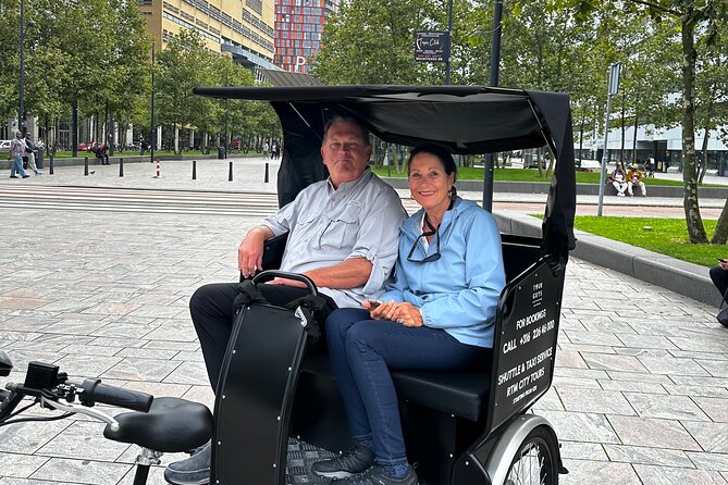 Private Pedicab/Rickshaw Tour of Rotterdam With a Local Guide - Stop 5: Markthal and eating-your-way through modern design