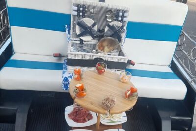 Private tapas tuk tuk tour through Lisbon - Stop 1: Lisbon Cathedral (Sé de Lisboa) and the love-luck detail