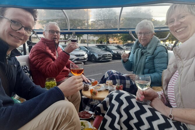 Private tapas tuk tuk tour through Lisbon - Timing at 4:00 pm: why this start time feels right