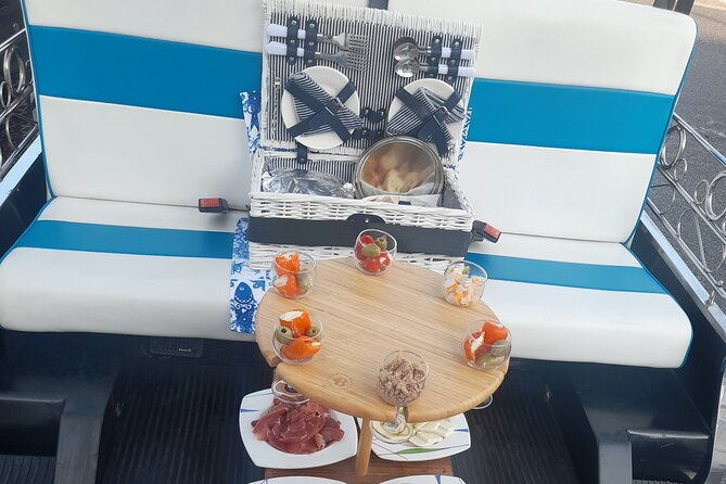 Private tapas tuk tuk tour through Lisbon - Stop 1: Lisbon Cathedral (Sé de Lisboa) and the love-luck detail