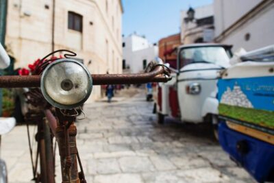 Private tour by Tuk Tuk of the Ostuni medieval quarter. - Piazza della Libertà: the easy reset in the middle of the medieval lanes
