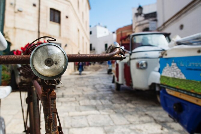 Private tour by Tuk Tuk of the Ostuni medieval quarter. - Piazza della Libertà: the easy reset in the middle of the medieval lanes