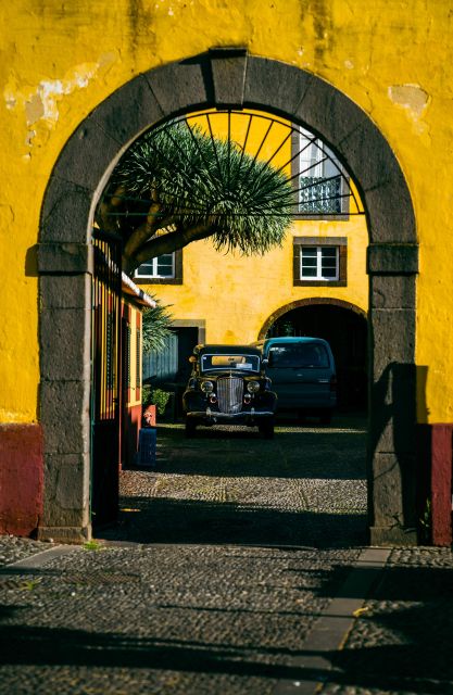 Private Tour:Historical Old Town 1-Hour Tour by Tuk Tuk - Santa Maria by the Sea: The Old Town Atmosphere at the Start