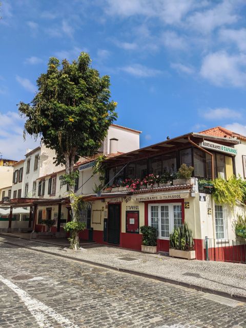 Private Tour:Historical Old Town 1-Hour Tour by Tuk Tuk - Hotel Pickup in Funchal: How the Tour Starts Smoothly
