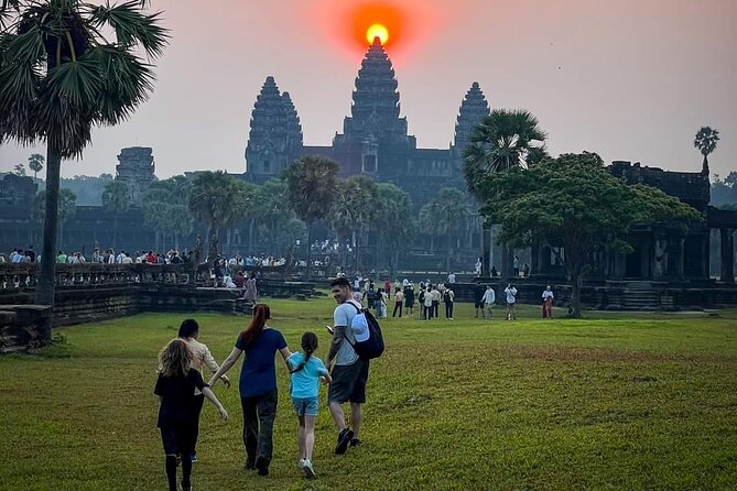 Private Tour in Angkor Wat by Tuk Tuk - Pickup, Water, and the Cooler That Changes the Mood