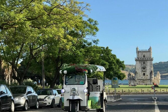 Private tuk tuk tour in old city Lisbon (Standard-1h30) - Miradouro da Senhora do Monte Finish: Castelo de S. Jorge in View