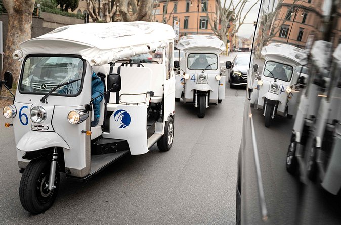 Private Tuk Tuk Tour in Rome - Piazza Venezia and the Altar of the Fatherland: big-square scale, tickets not included
