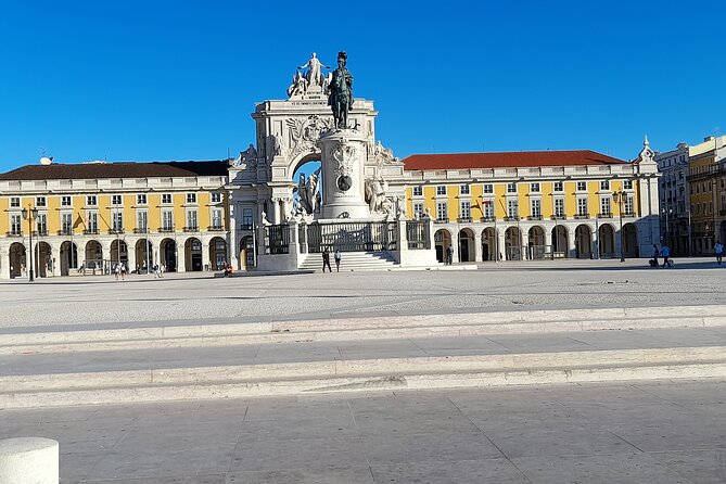 Private tuk tuk tour through the historic center of Lisbon - Stop 2: Miradouro das Portas do Sol for Tagus views and rooftops