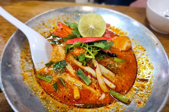 Private Tuktuk Night life in Bangkok (Night Time) - Banthat Thong Road and dinner: pad thai, tom yum kung, sticky rice