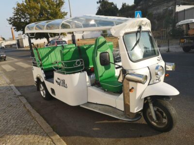 Private tuktuk Tour : unforgettable Old Town Lisbon - Pickup and the rhythm of the 1.5-hour ride