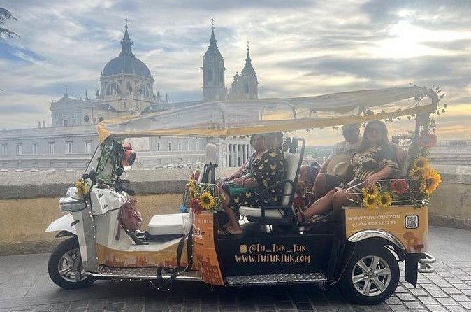 Privately Guided Panoramic Tour in Yellow Tuk Tuk from Madrid - FAQ