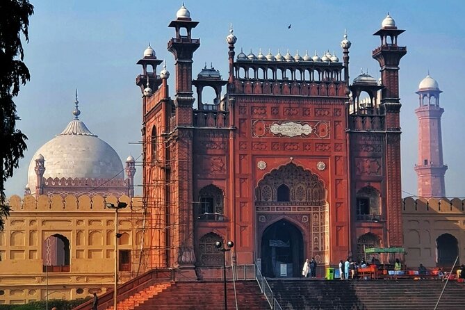 Rangeela Rickshaw Walled City Lahore Guided Tour - Entering Old Lahore Through Delhi Gate