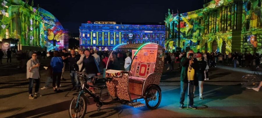 Rickshaw day trip Adventure full of culture and fun! with hotel pickup - Your guide and photographer: how the tour keeps moving (without feeling rushed)