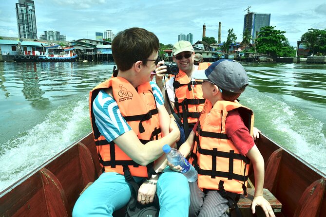 Rickshaw & Hike the Colors of Bangkok jungle - Stop in Khlong Toei market: where Bangkok ingredients have stories