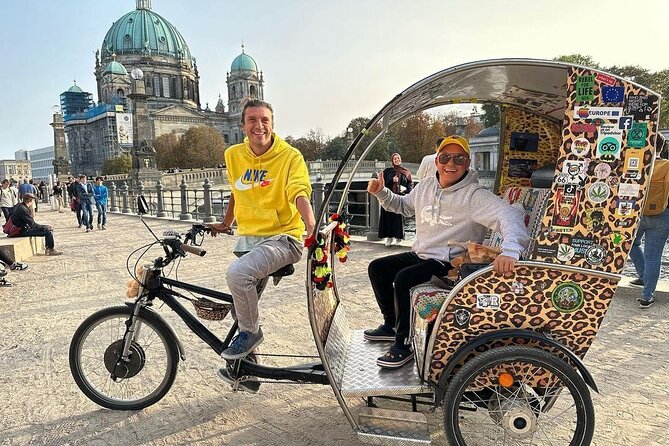Rickshaw Tours Berlin - Groups of up to 16 people with several rickshaws - How the Rickshaw Format Changes Berlin Sightseeing