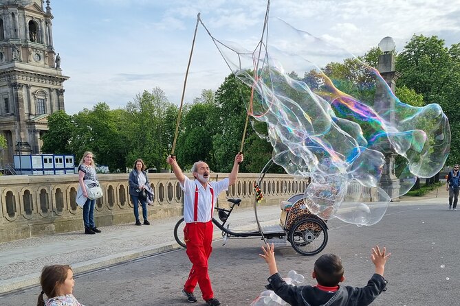 Rickshaw Tours Berlin - Groups of up to 16 people with several rickshaws - Brandenburg Gate: Classicism Meets German Identity