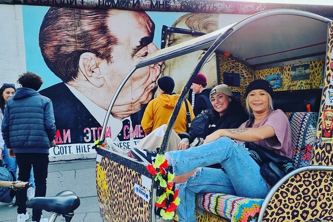 Rickshaw Tours Berlin - Groups of up to 16 people with several rickshaws - German Chancellery: The Choice to Look Transparent
