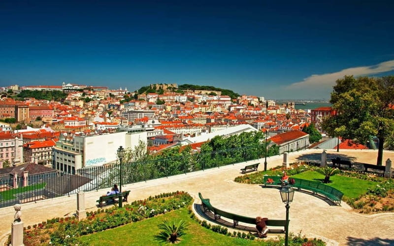 Ride the Stories of Lisbon – Tuk Tuk Experience - Praça do Comércio and São Jorge Castle: the big moments, not the long lines