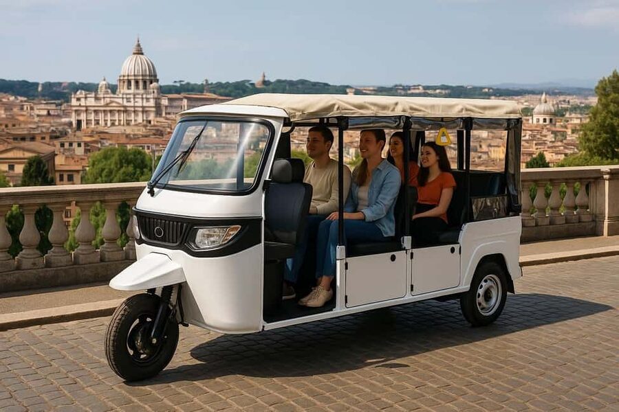 Rome: Electric Tuk Tuk (night) withphotography services - Why an electric tuk tuk night ride works so well in Rome