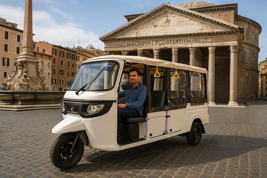 Rome: Electric Tuk Tuk (night) withphotography services - Starting point: Piazza di San Pantaleo, right by the church