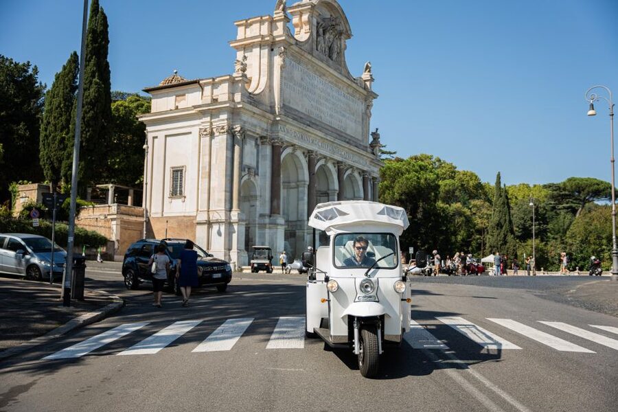 Rome: Private Tuk Tuk Tour with Hotel Pickup and Prosecco - Piazza del Popolo, Via Veneto, and Palazzo del Quirinale passes