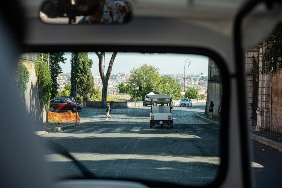 Rome: Private Tuk Tuk Tour with Hotel Pickup and Prosecco - Rione Monti and the Colosseum photo break