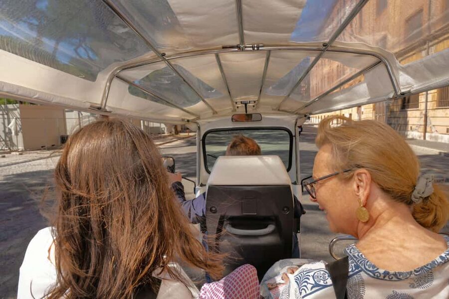 Rome: Tuk-Tuk Guided Tour in Rome City Center - Meeting at Colosseo Metro and Finding Your Starting Point