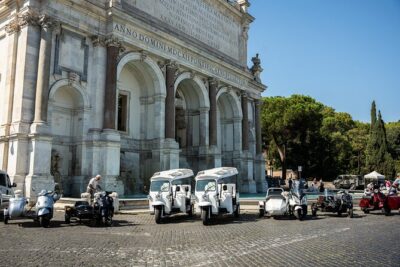 Rome Tuk-tuk Tour with Hotel Pickup and Prosecco - Meeting point, hotel pickup, and how the ride works in real traffic
