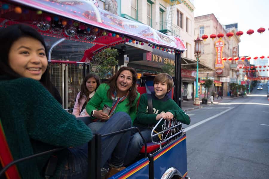San Francisco: Private City Tour by Electric Tuk-Tuk - Guides, heated comfort, and the photo-stop rhythm