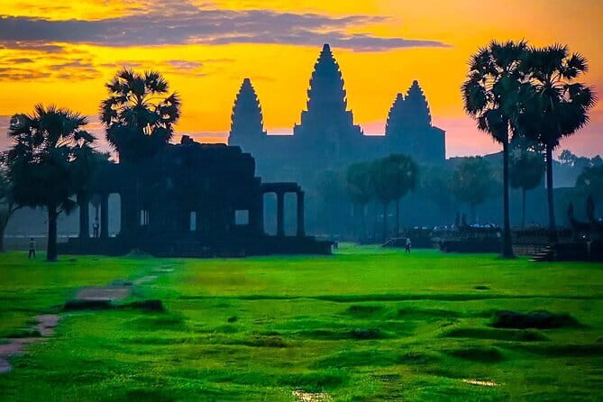 Siem Reap: 1 Day Angkor Wat + Sunrise Private Tour with Tuk-Tuk - Key highlights at a glance