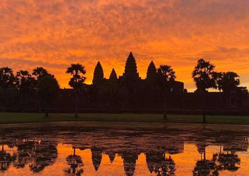 Siem Reap: Angkor Wat Private Tour by Tuk-Tuk - Angkor Thom’s Bayon Temple: Where Time to Stop Pays Off