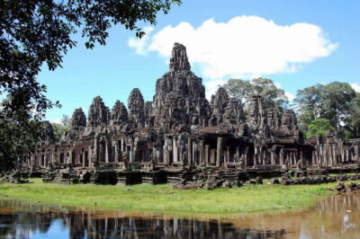 Siem Reap: Angkor Wat Tour Explore The Most Iconic Temples - Morning magic: Angkor Wat sunrise that helps you see it right
