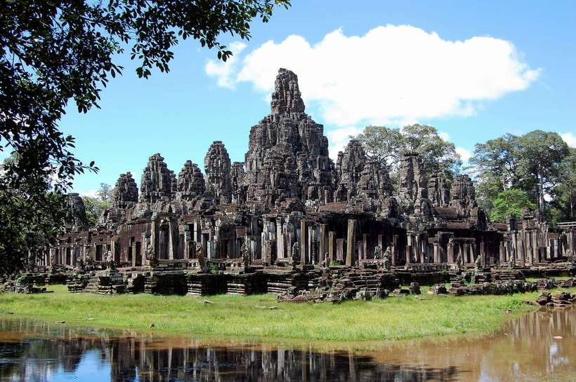 Siem Reap: Angkor Wat Tour Explore The Most Iconic Temples - Morning magic: Angkor Wat sunrise that helps you see it right