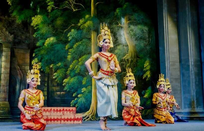 Siem Reap: Apsara Dance Show with Buffet Dinner & Tuk-Tuk... - Tuk-tuk pickup and drop-off: convenience that saves energy