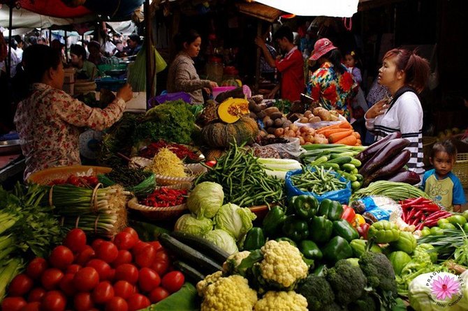 Siem Reap Evening Street foods Tours by Tuk Tuk - Why the 5 pm street-food timing in Siem Reap is smart