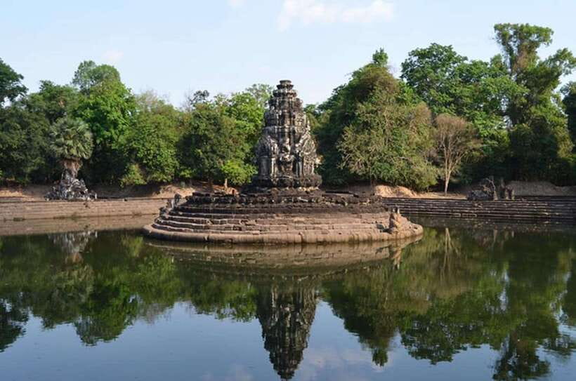 Siem Reap: Full-Day Tuk-Tuk Tour of Angkor Wat Temples - Ta Keo and Ta Prohm: two very different vibes